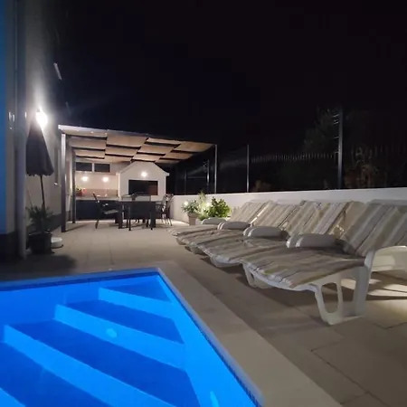 Adria Relax With Private Heated Pool