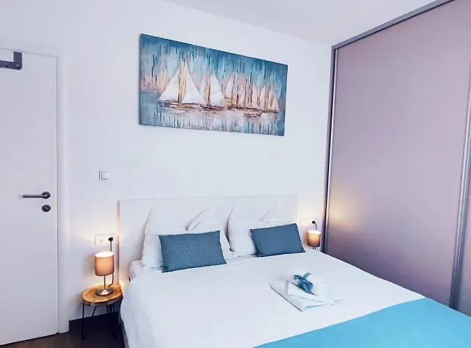 Adria Relax With Private Heated Pool Трогир
